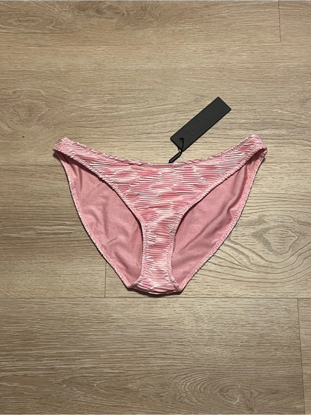 TRIANGL‎ Pink Textured Bikini Bottom Swimwear NWT Size Large Beach Resort